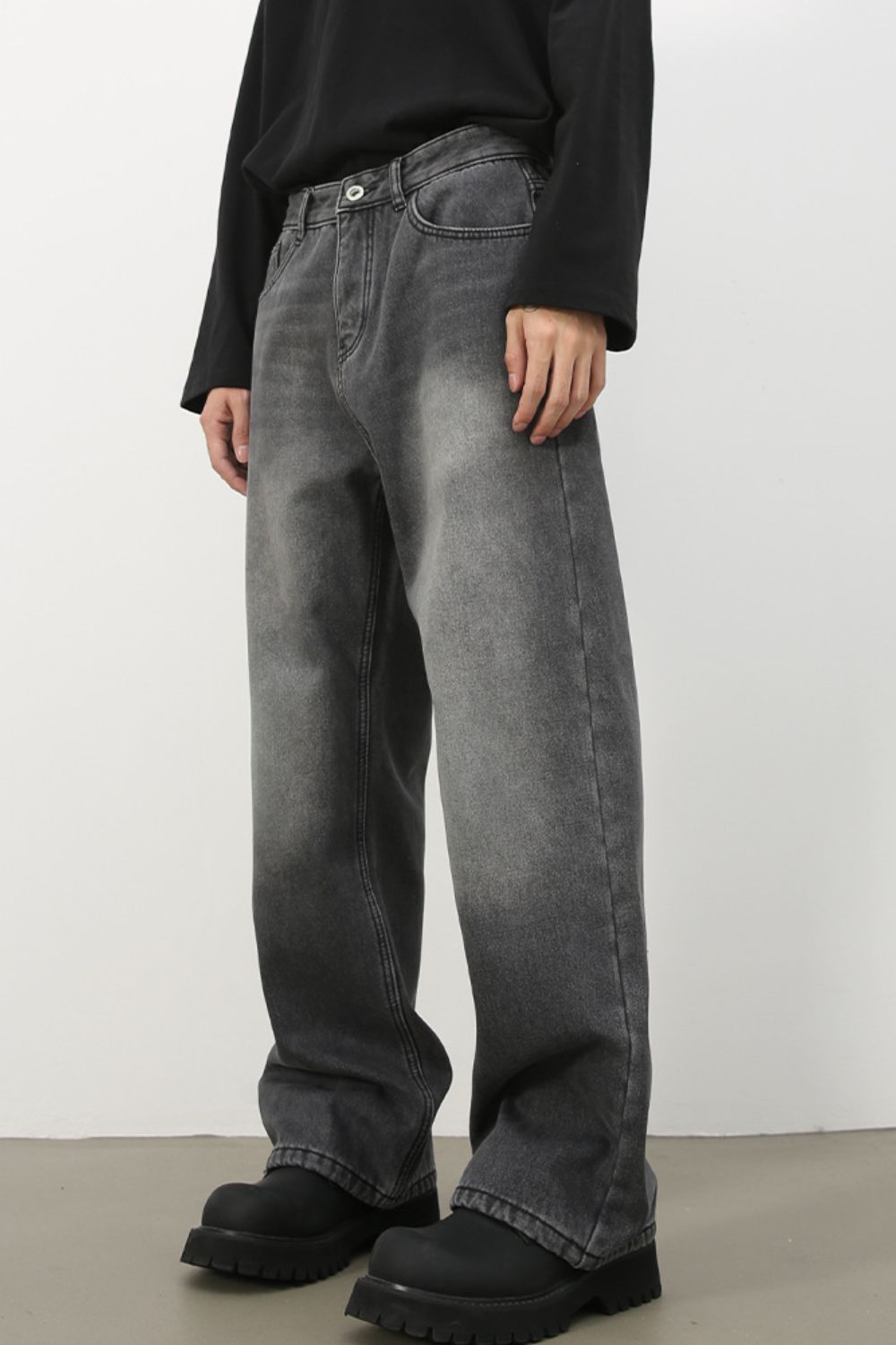 Men's Loose Fit Jeans with Pockets