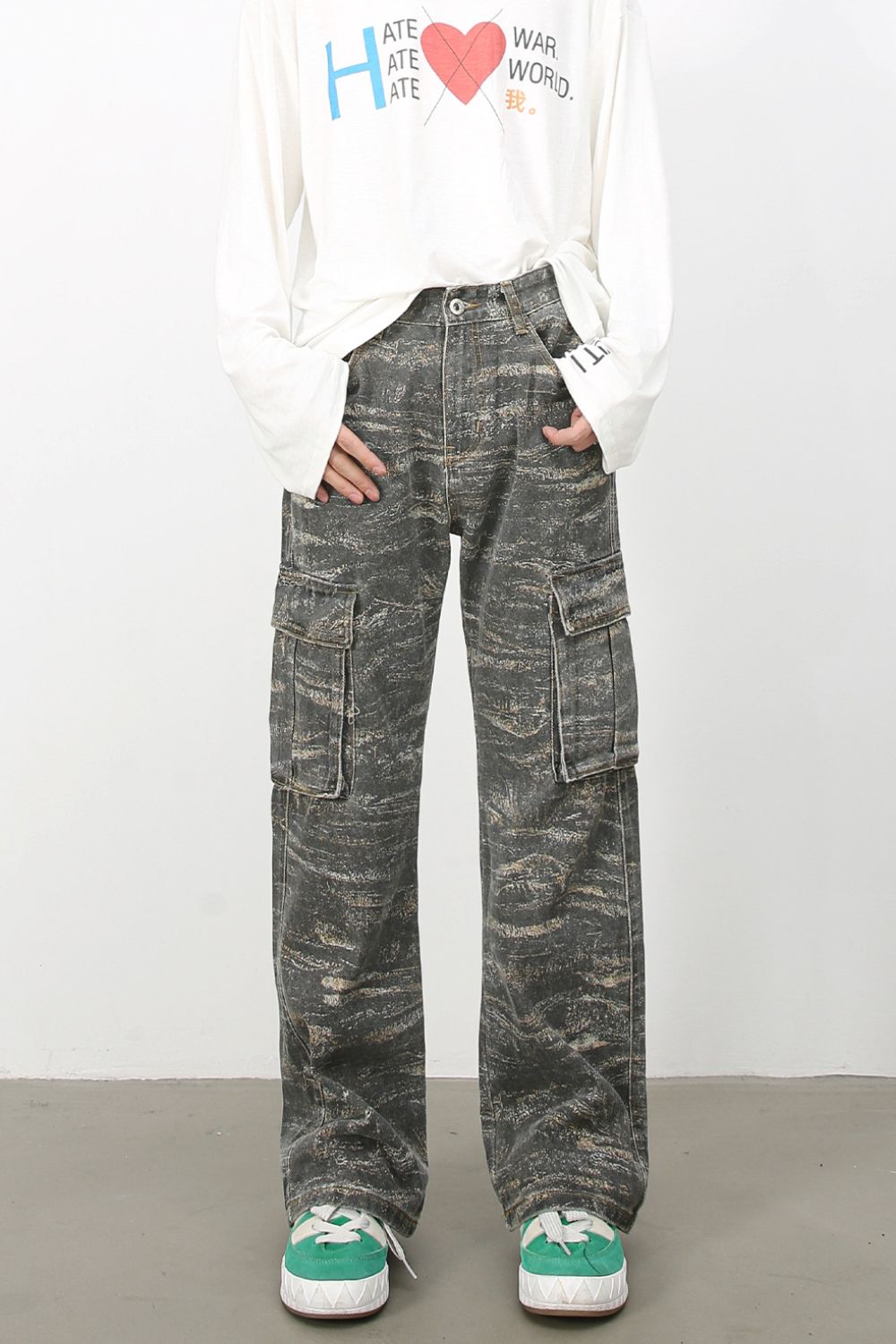 Men's Baggy Jeans with Cargo Pockets